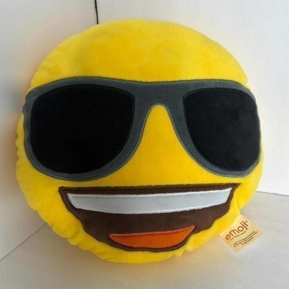 THE ICONIC BRAND EMOJI SMILE PILLOW WITH SUNGLASSES